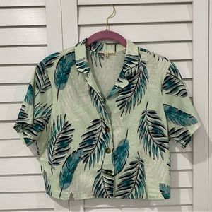 Le Lis Cropped Button-Down Short Sleeve Tropical Shirt NWOT